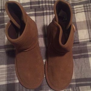 Size 12 Ugg boots never worn!!